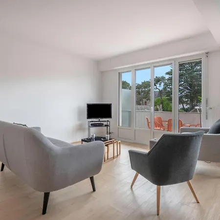 Decouverte En Duo En Plein Centre De Daire *